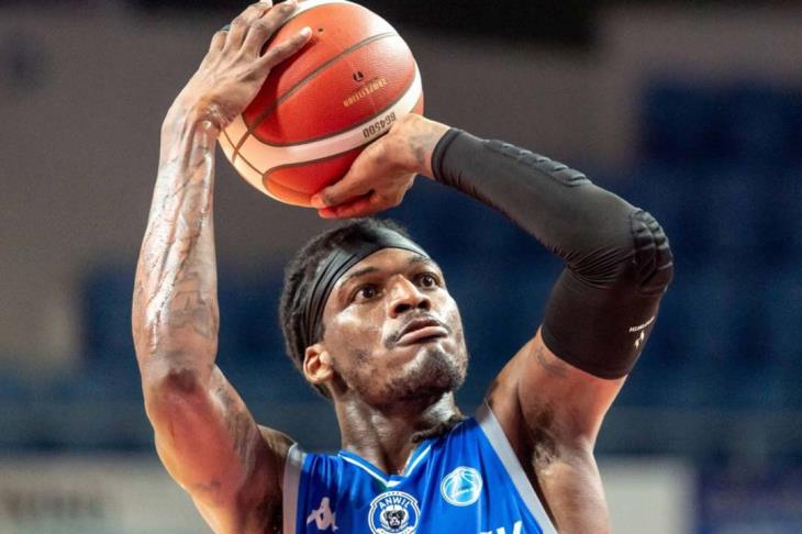 كرة سلة - الأمريكي كيندال ديكيس